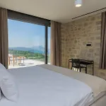 Messinian Nest Vila *
