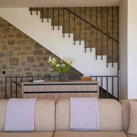 Messinian Nest * يالوفا