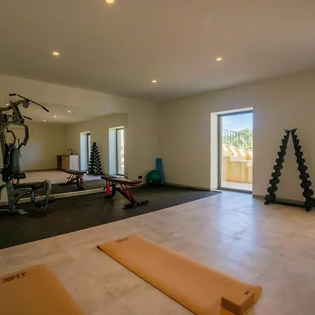 فيلة Messinian Nest *