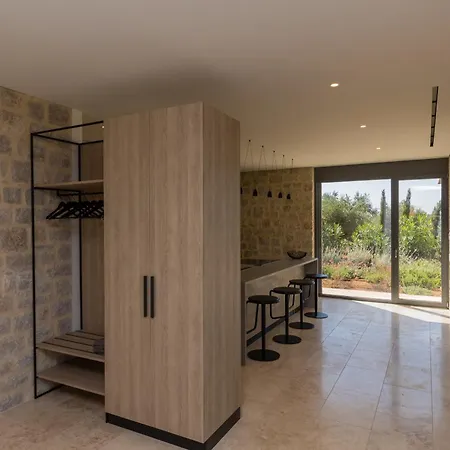 فيلة Messinian Nest يالوفا