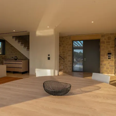 Messinian Nest * 지아로바