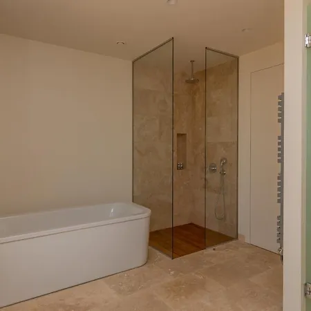 Messinian Nest * يالوفا