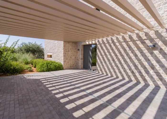 Messinian Nest Gialova