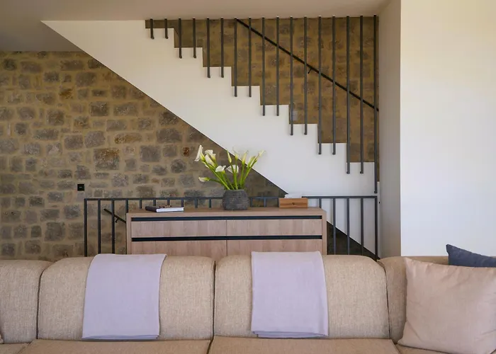 Messinian Nest * Gialova