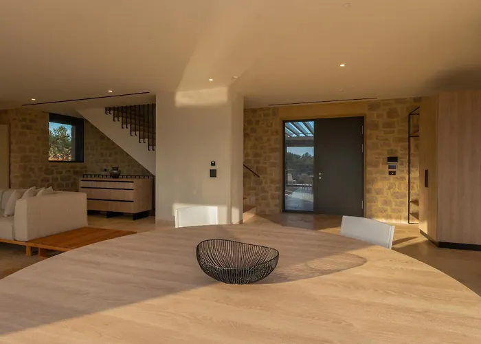 Messinian Nest * Gialova